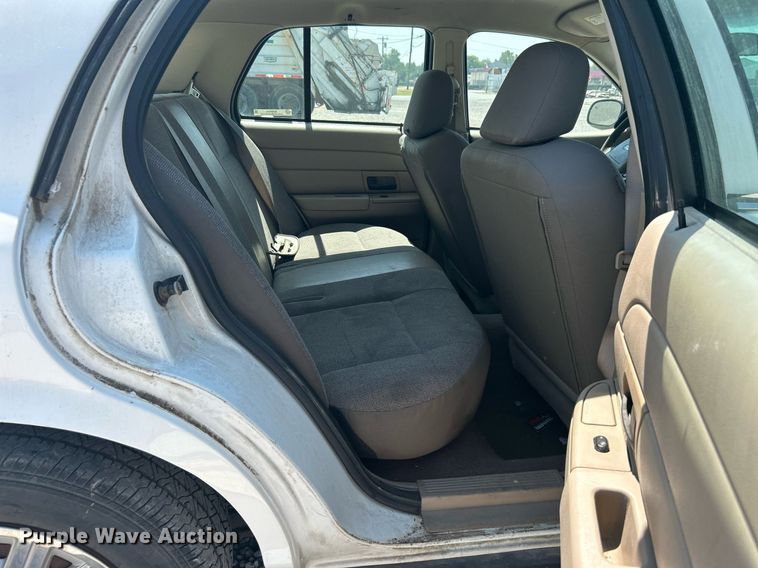 image for item KH9474 2004 Ford Crown Victoria Police Interceptor