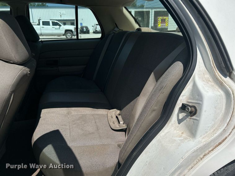 image for item KH9474 2004 Ford Crown Victoria Police Interceptor