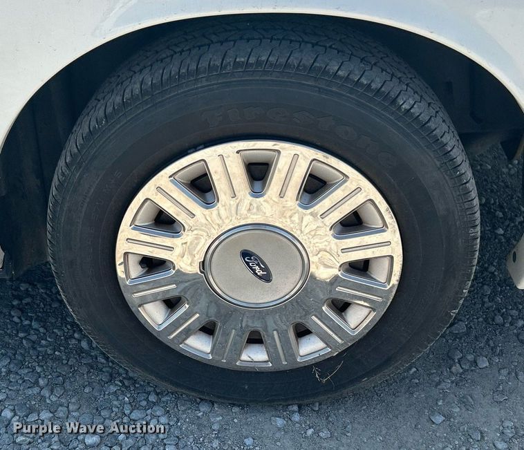 image for item KH9474 2004 Ford Crown Victoria Police Interceptor