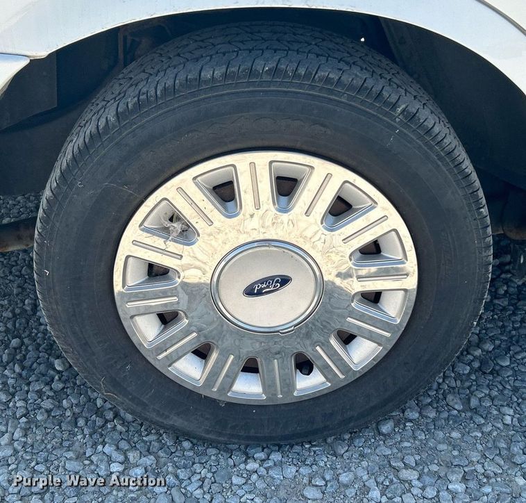 image for item KH9474 2004 Ford Crown Victoria Police Interceptor