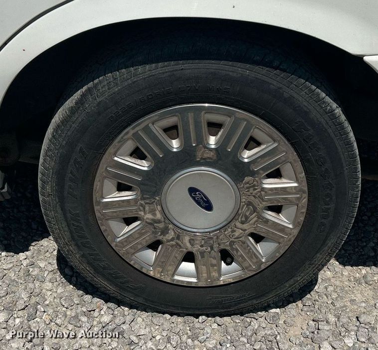 image for item KH9474 2004 Ford Crown Victoria Police Interceptor