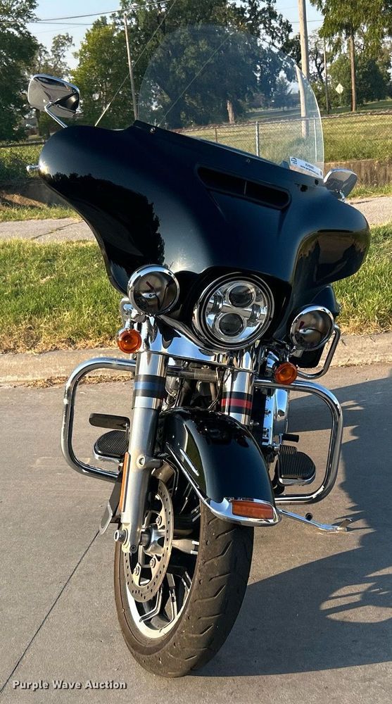 image for item KH9481 2017 Harley Davidson Electraglide  motorcycle