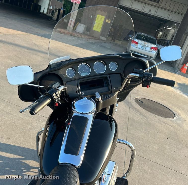 image for item KH9481 2017 Harley Davidson Electraglide  motorcycle