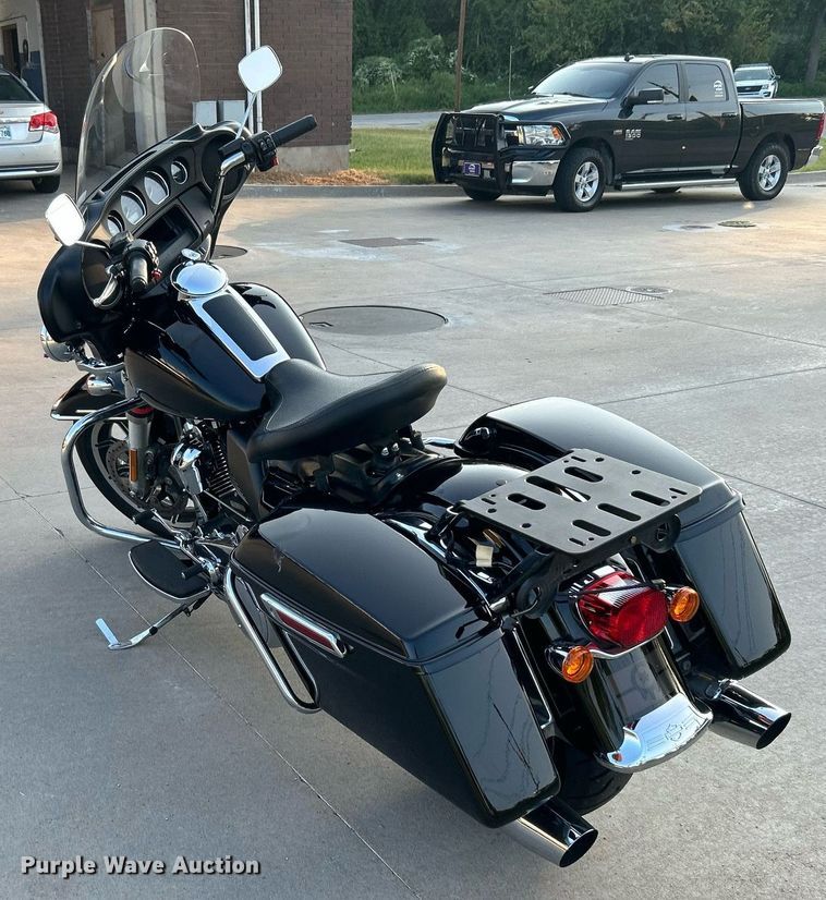 image for item KH9482 2017 Harley Davidson Electraglide  motorcycle