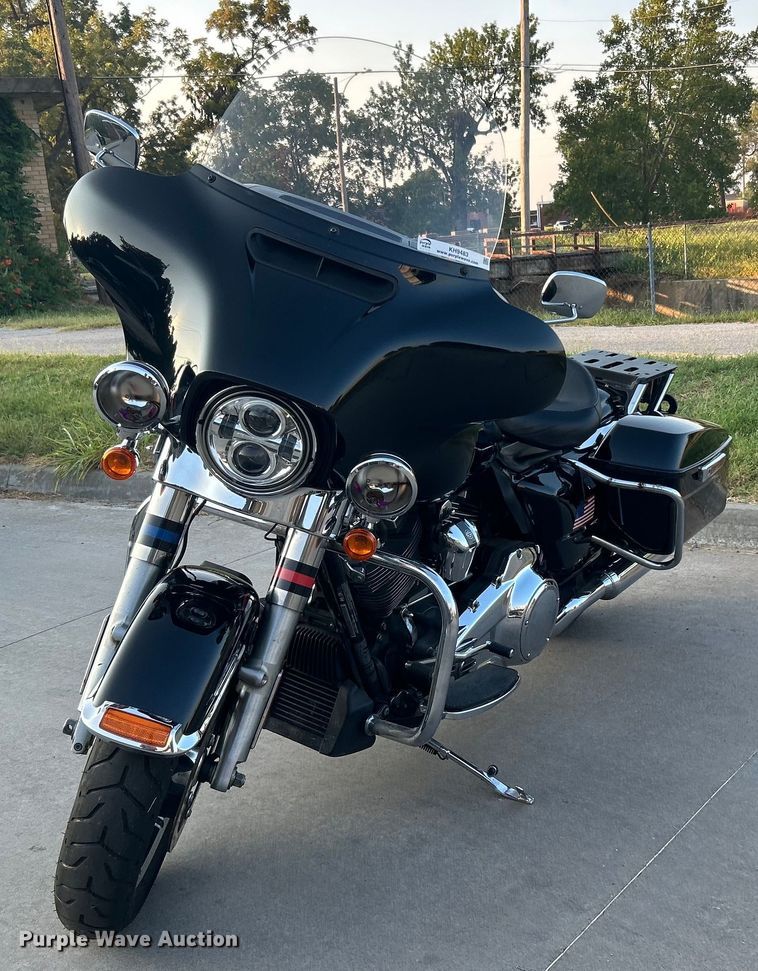 image for item KH9483 2017 Harley Davidson Electraglide  motorcycle