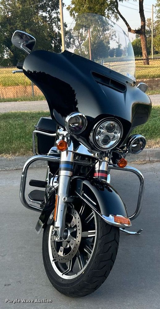 image for item KH9483 2017 Harley Davidson Electraglide  motorcycle