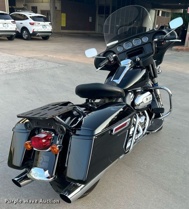 image for item KH9483 2017 Harley Davidson Electraglide  motorcycle