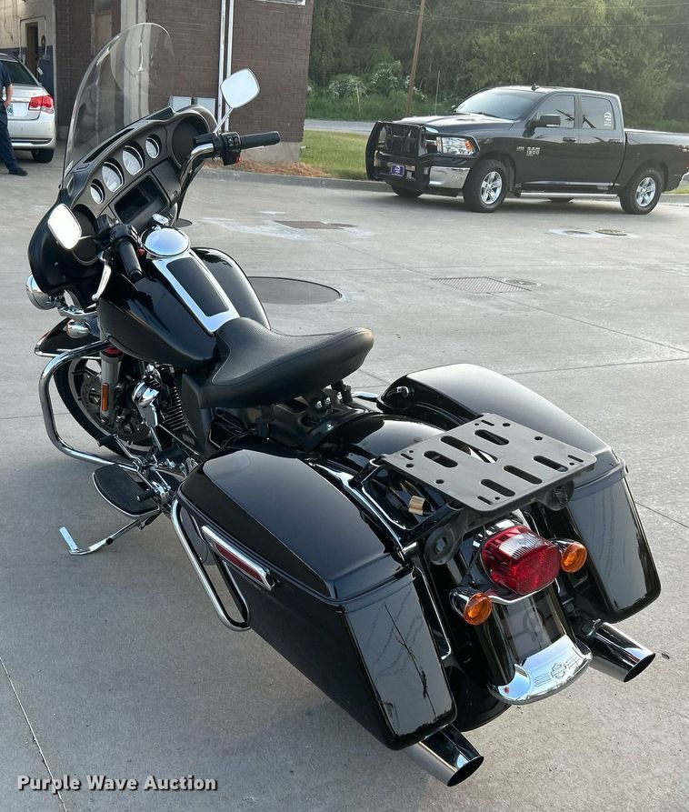 image for item KH9483 2017 Harley Davidson Electraglide  motorcycle