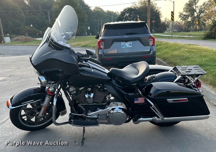 image for item KH9483 2017 Harley Davidson Electraglide  motorcycle