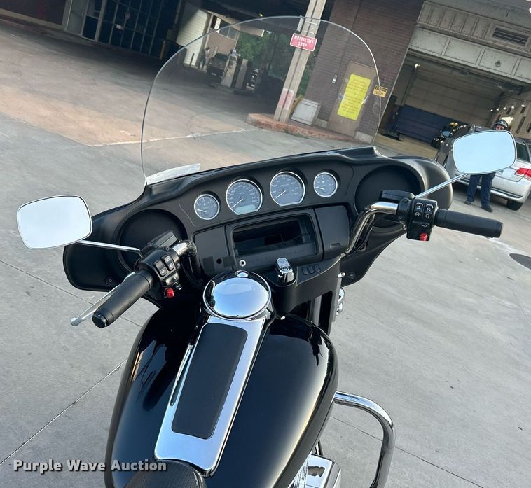 image for item KH9483 2017 Harley Davidson Electraglide  motorcycle