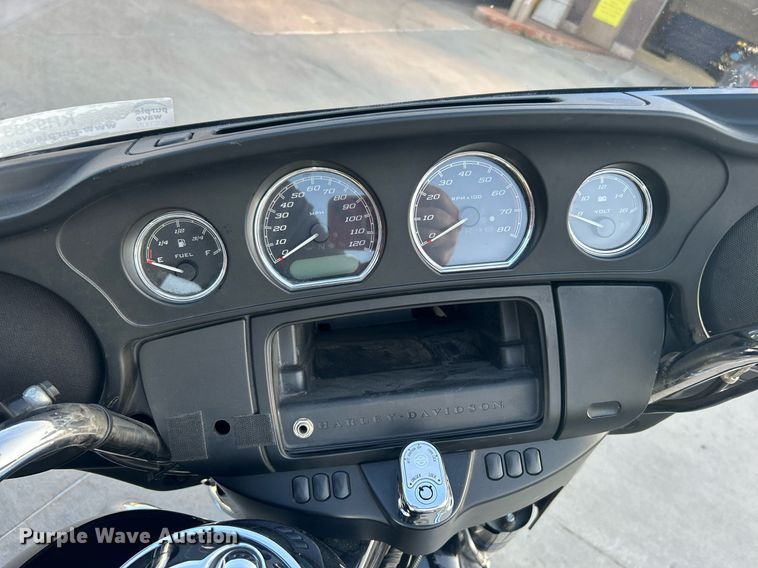 image for item KH9483 2017 Harley Davidson Electraglide  motorcycle