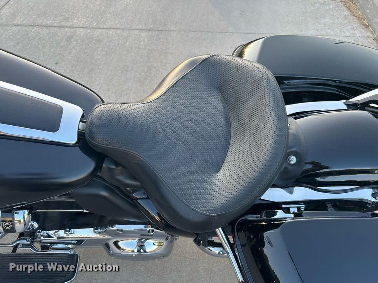 image for item KH9483 2017 Harley Davidson Electraglide  motorcycle