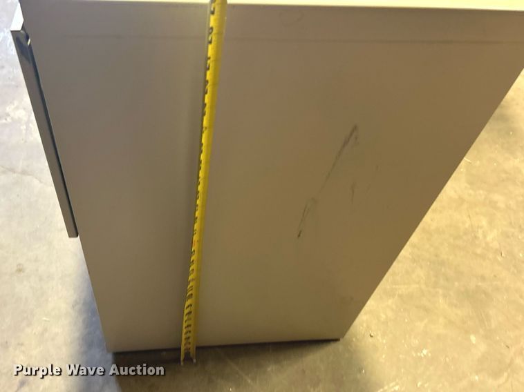 image for item KH9499 (16) file cabinets