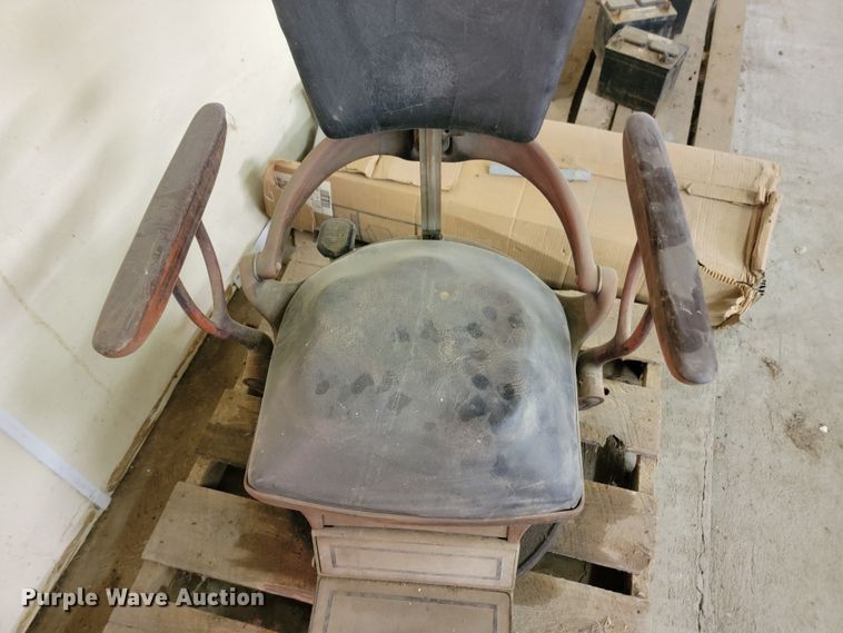 image for item KS9118 Barber chair