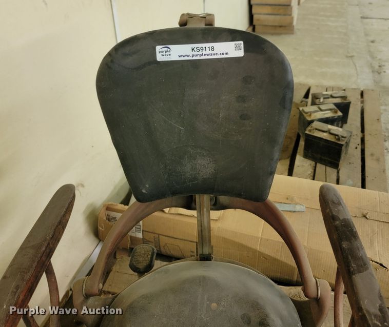 image for item KS9118 Barber chair