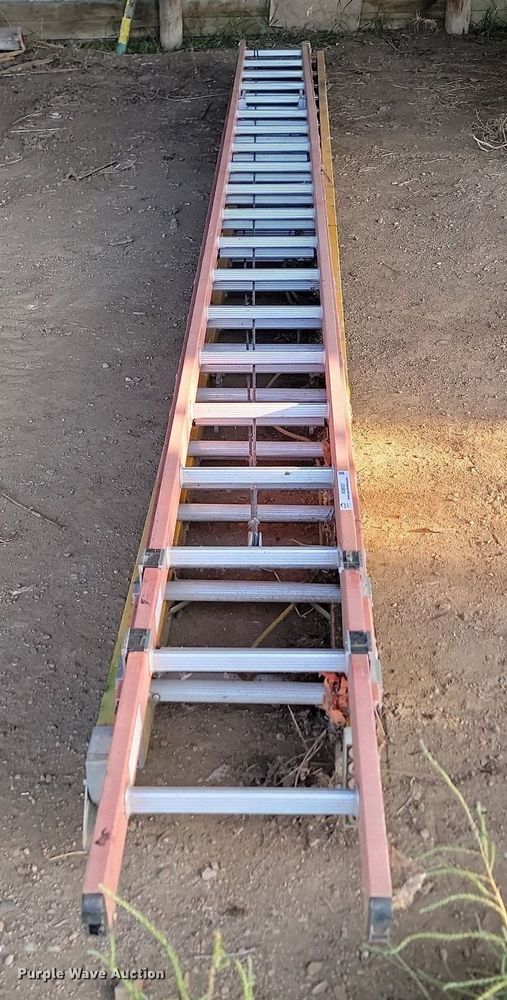 image for item KS9127 (2) 20' L extension ladders