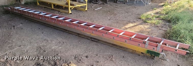 image for item KS9127 (2) 20' L extension ladders