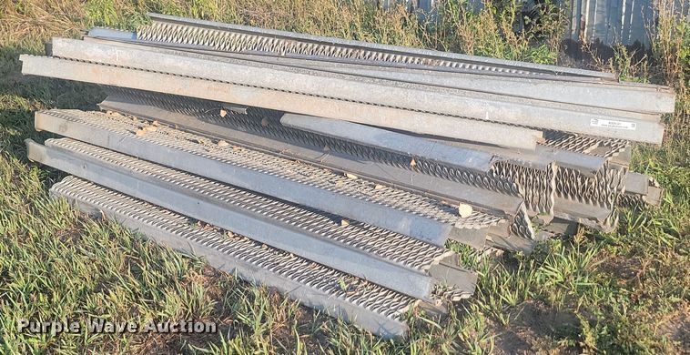 image for item KS9131 Approximately 30 galvanized treads