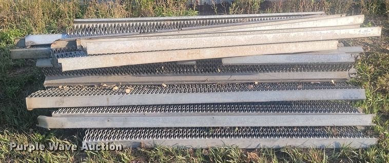 image for item KS9131 Approximately 30 galvanized treads