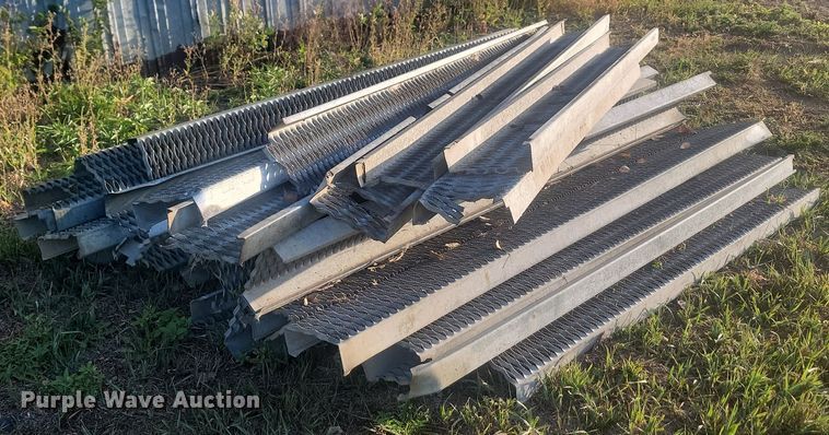 image for item KS9131 Approximately 30 galvanized treads