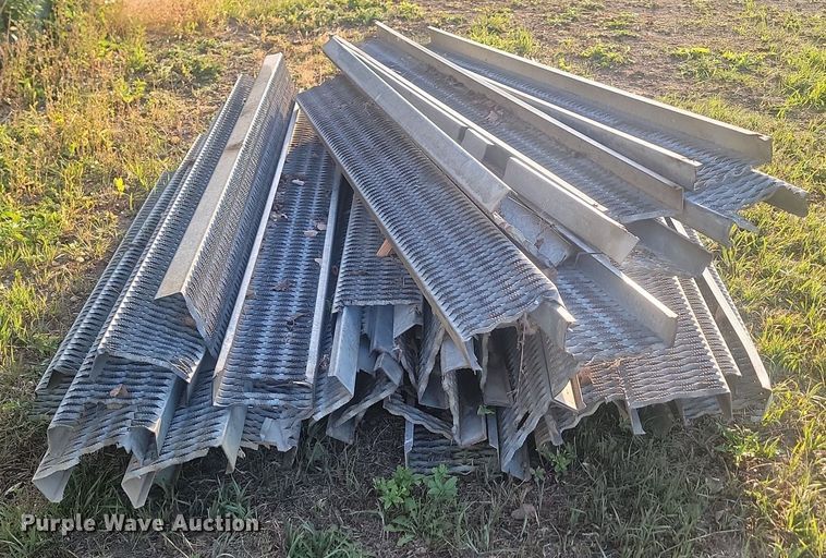 image for item KS9131 Approximately 30 galvanized treads