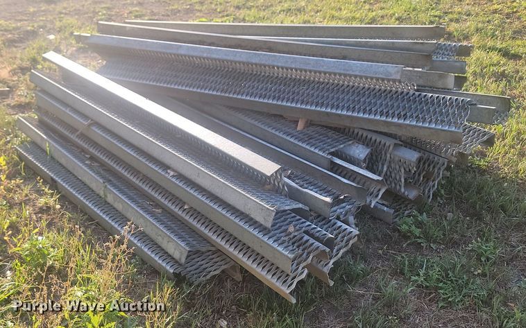 image for item KS9131 Approximately 30 galvanized treads