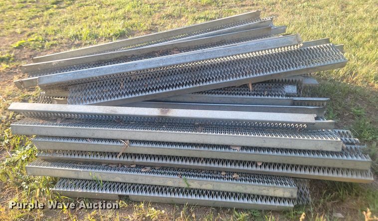 image for item KS9131 Approximately 30 galvanized treads