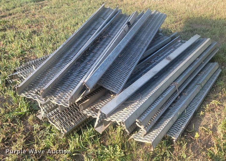 image for item KS9131 Approximately 30 galvanized treads