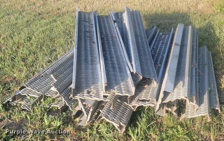 image for item KS9131 Approximately 30 galvanized treads