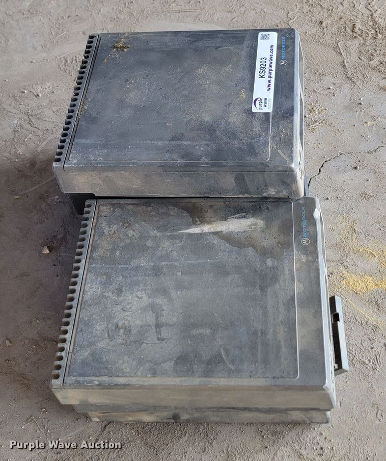 image for item KS9203 (7) Motorola two way radios