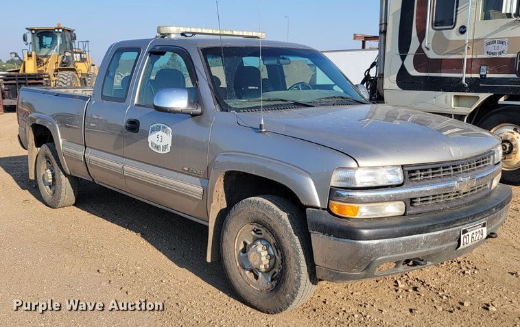 image for item KS9209 2002  Chevrolet Silverado 2500  Ext. Cab pickup truck