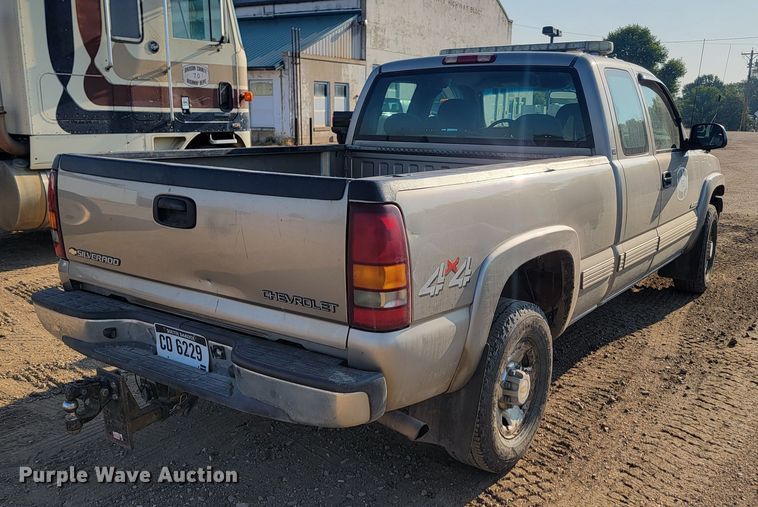 image for item KS9209 2002  Chevrolet Silverado 2500  Ext. Cab pickup truck