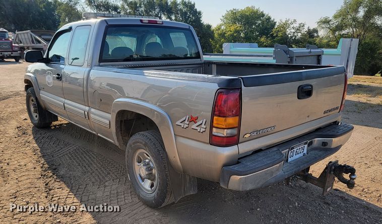 image for item KS9209 2002  Chevrolet Silverado 2500  Ext. Cab pickup truck
