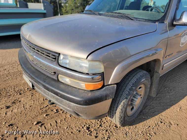 image for item KS9209 2002  Chevrolet Silverado 2500  Ext. Cab pickup truck