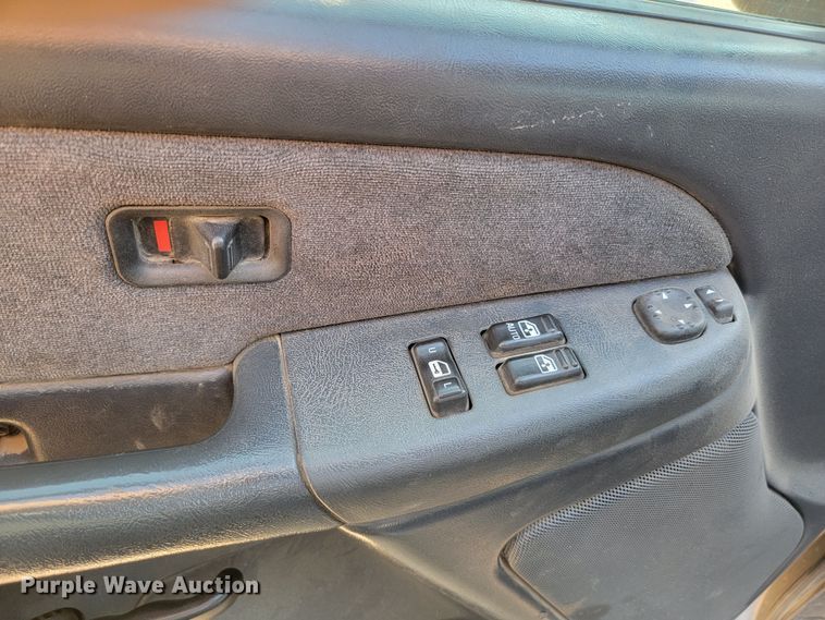 image for item KS9209 2002  Chevrolet Silverado 2500  Ext. Cab pickup truck