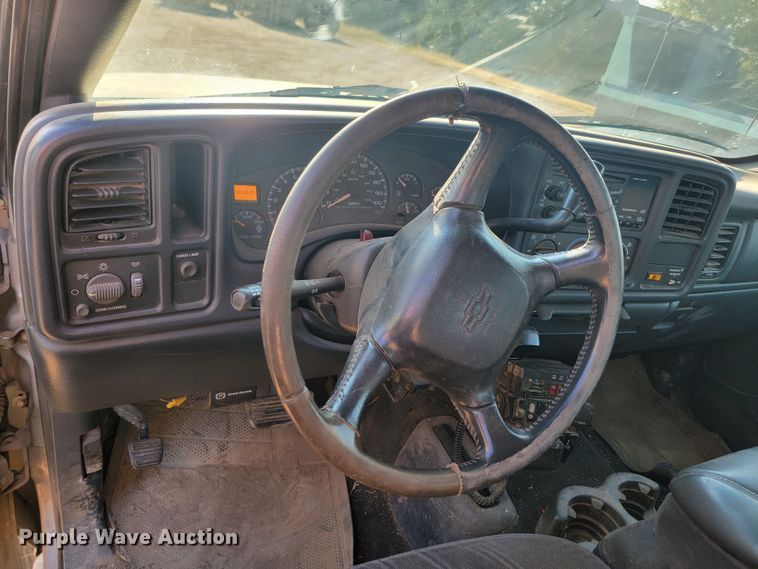 image for item KS9209 2002  Chevrolet Silverado 2500  Ext. Cab pickup truck