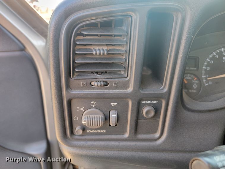 image for item KS9209 2002  Chevrolet Silverado 2500  Ext. Cab pickup truck