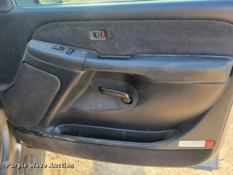 image for item KS9209 2002  Chevrolet Silverado 2500  Ext. Cab pickup truck