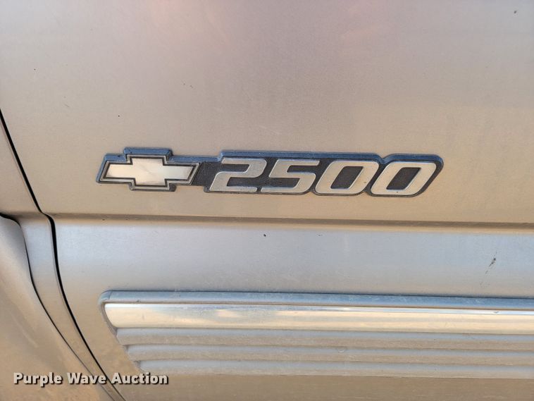 image for item KS9209 2002  Chevrolet Silverado 2500  Ext. Cab pickup truck