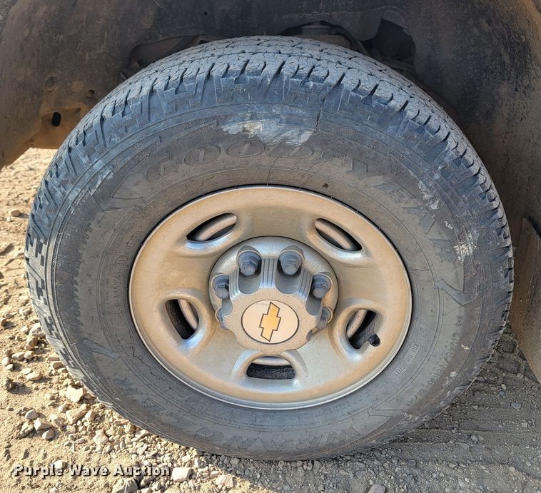 image for item KS9209 2002  Chevrolet Silverado 2500  Ext. Cab pickup truck