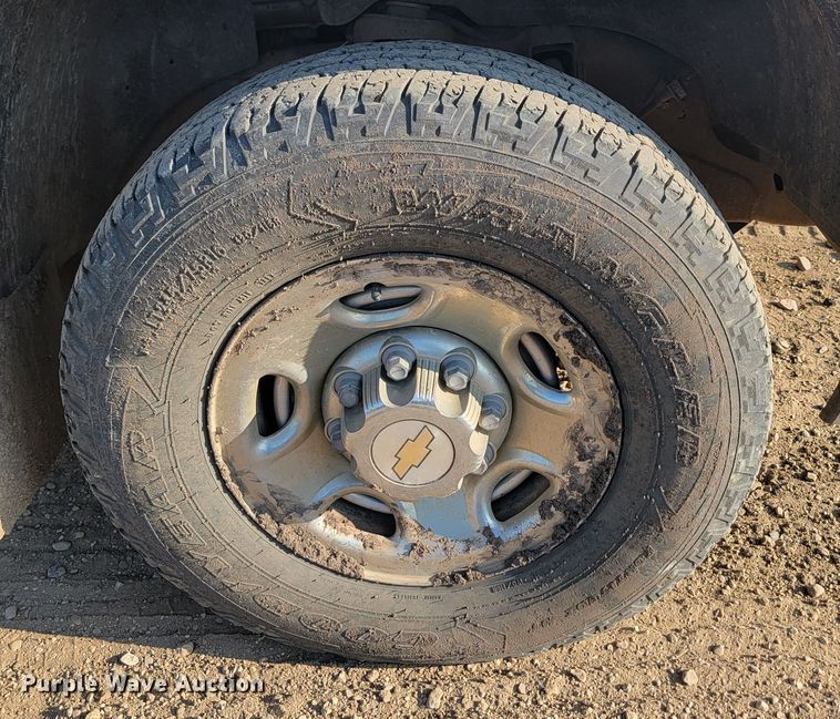 image for item KS9209 2002  Chevrolet Silverado 2500  Ext. Cab pickup truck