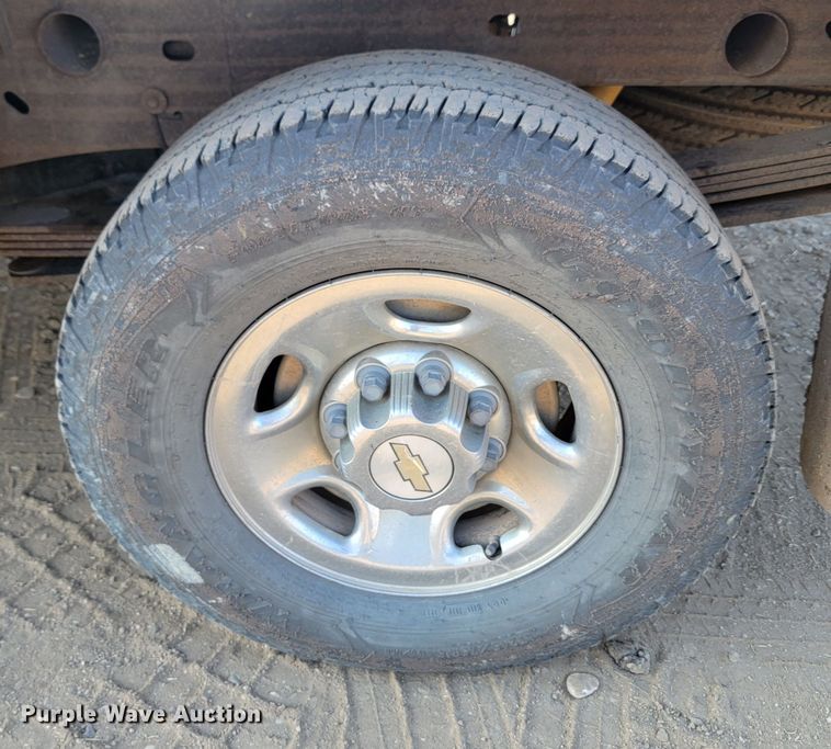 image for item KS9209 2002  Chevrolet Silverado 2500  Ext. Cab pickup truck