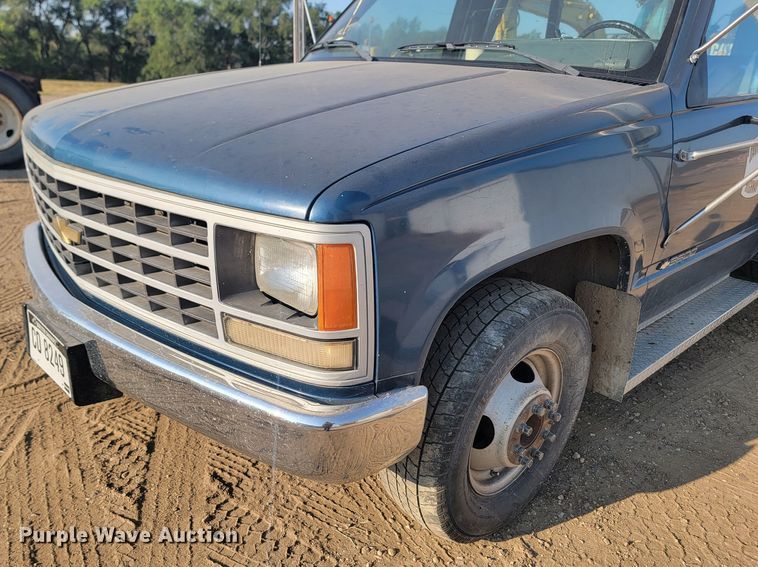 image for item KS9210 1990  Chevrolet C3500  flatbed pickup truck