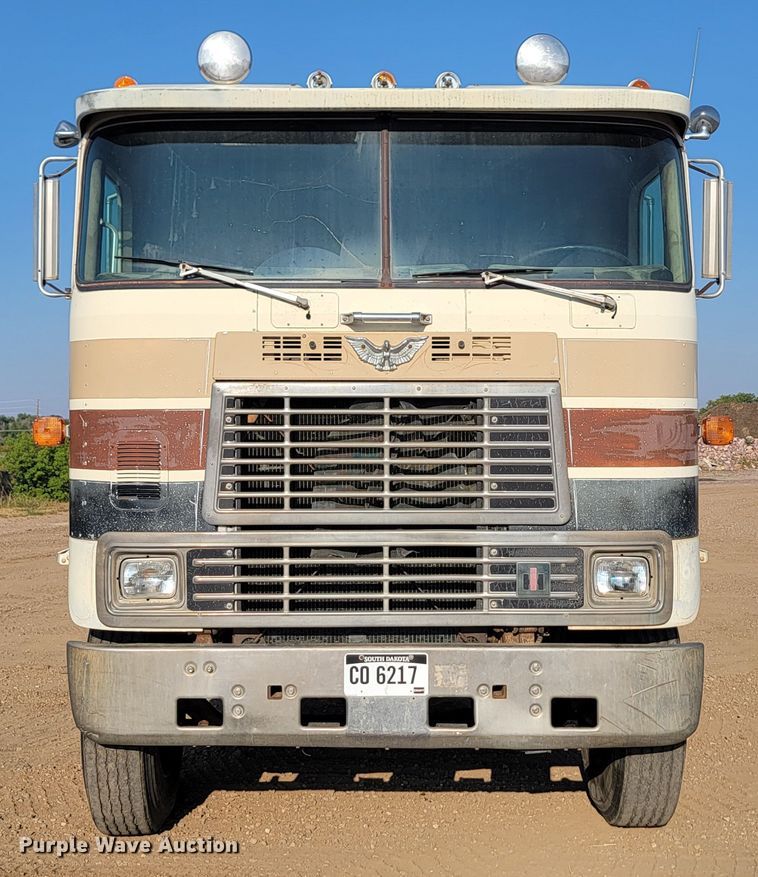 image for item KS9211 1982 International 9670 Eagle  semi truck