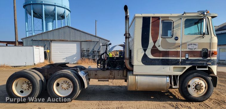 image for item KS9211 1982 International 9670 Eagle  semi truck