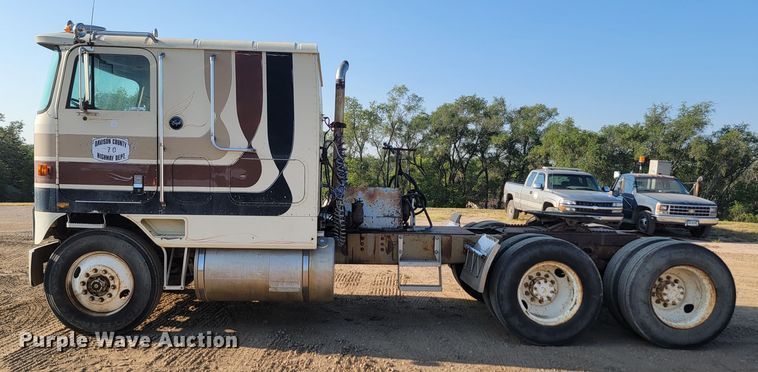 image for item KS9211 1982 International 9670 Eagle  semi truck