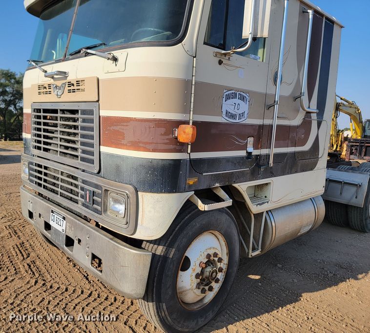 image for item KS9211 1982 International 9670 Eagle  semi truck
