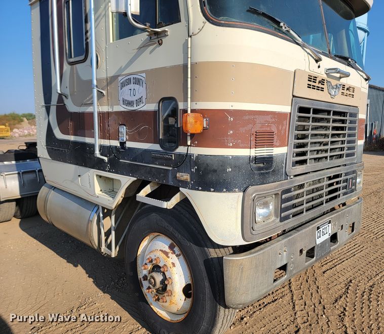 image for item KS9211 1982 International 9670 Eagle  semi truck