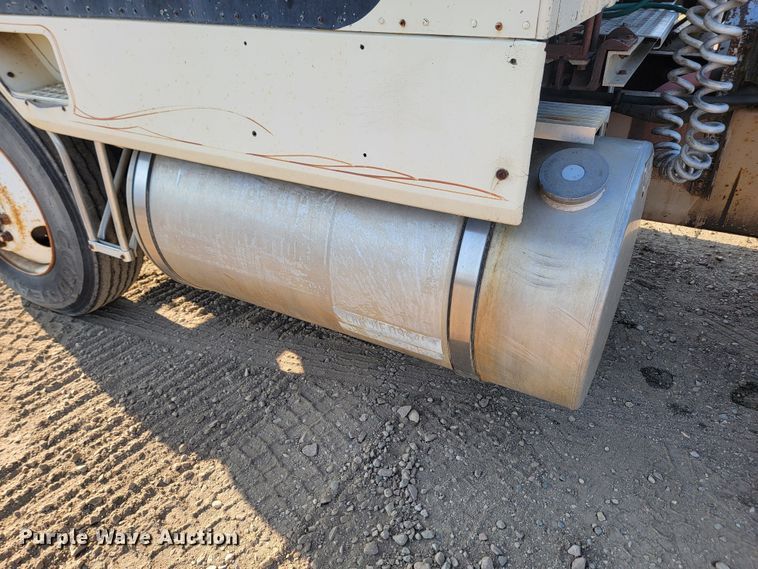 image for item KS9211 1982 International 9670 Eagle  semi truck