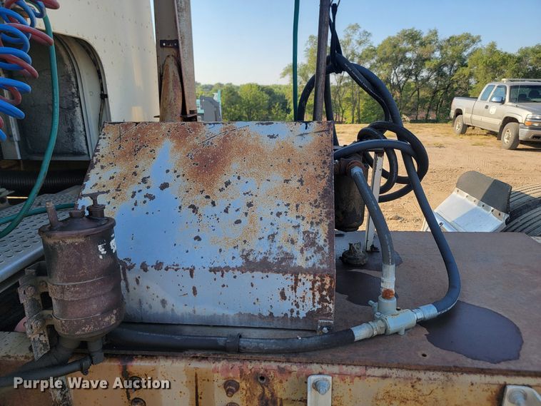 image for item KS9211 1982 International 9670 Eagle  semi truck